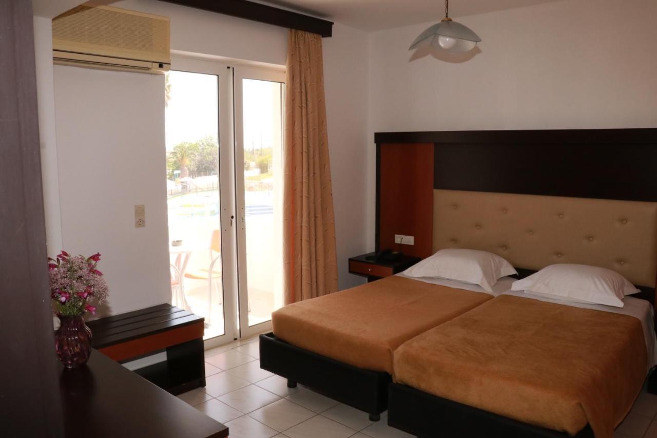Corali Hotel Тігакі Екстер'єр фото